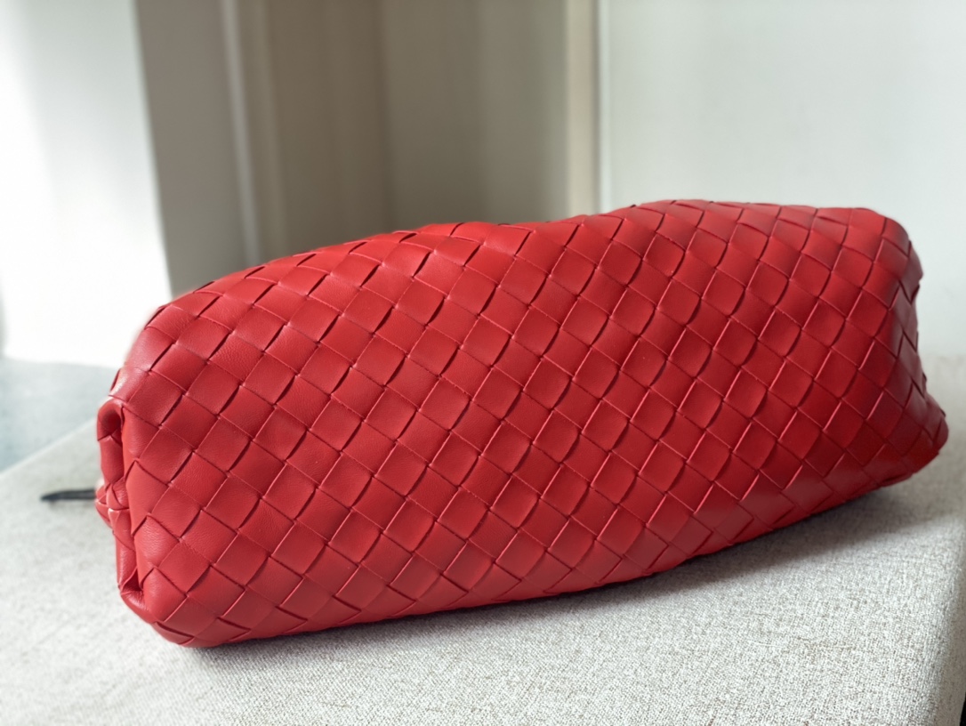 Big Pouch Intrecciato Leather Clutch Red